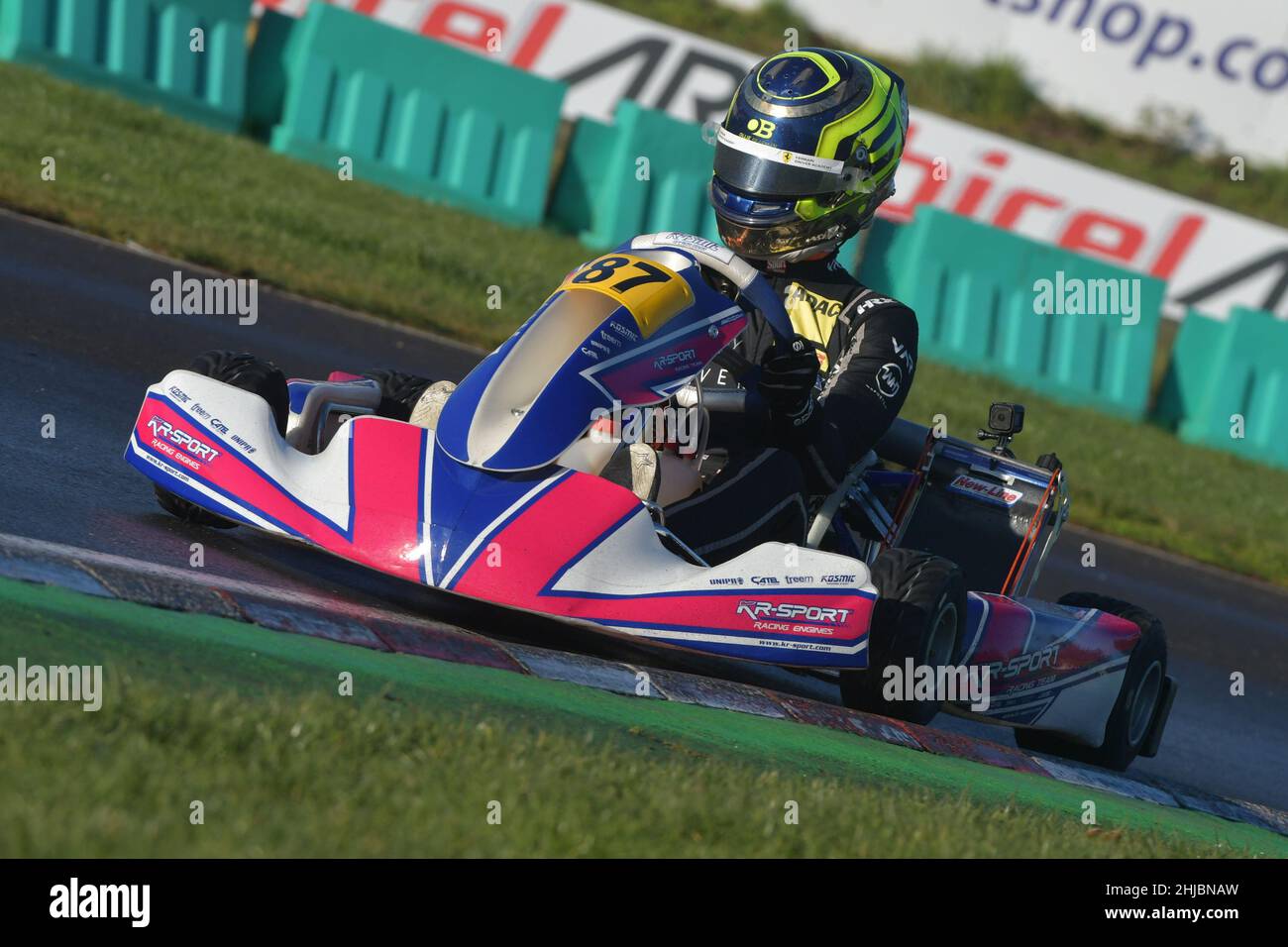 Oliver Bearman est un pilote de course britannique très bien noté, il a remporté les championnats italiens et ADAC de Formule 4 en 2021 et est membre de la Ferrari Driver Academy.Vu ici pour revenir à ses racines de karting avant sa campagne dans le championnat de Formule 3 de la FIA 2022. Banque D'Images