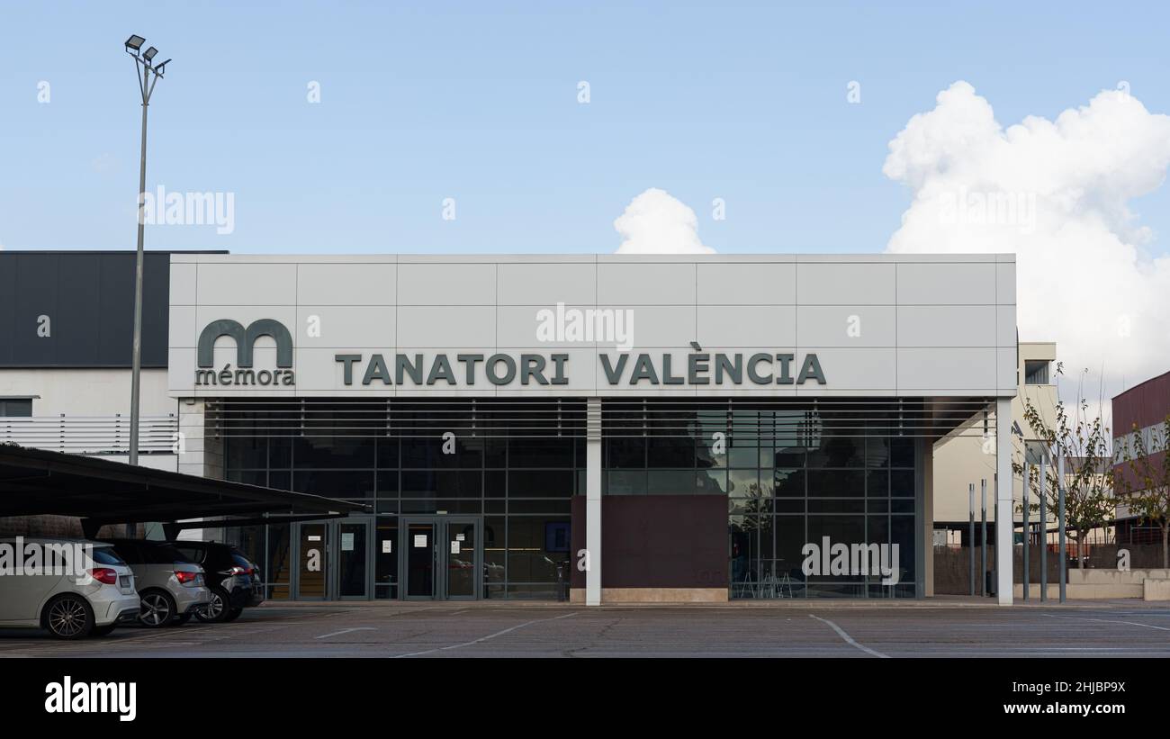 VALENCE, ESPAGNE - 13 JANVIER 2022: Salon funéraire de Memora où les gens peuvent visiter leurs proches décédés Banque D'Images