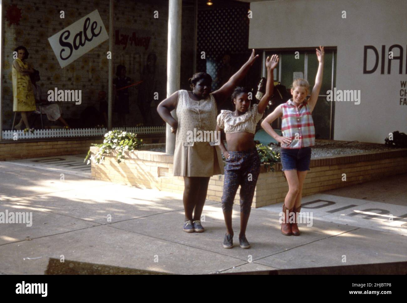 L'année de guerre : 1994 Etats-Unis Directeur : Jon Avnet Charlette Julius, Lamoya Chisholm, Lexi Randall Banque D'Images L'année de guerre : 1994 Etats-Unis Directeur : Jon Avnet Charlette Julius, Lamoya Chisholm, Lexi Randall Banque D'Images