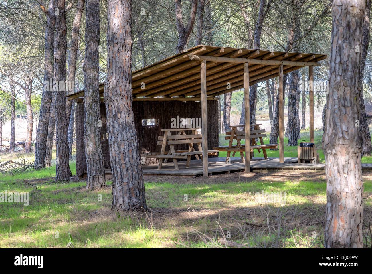 Observatoire des oiseaux avec aire de pique-nique Banque D'Images