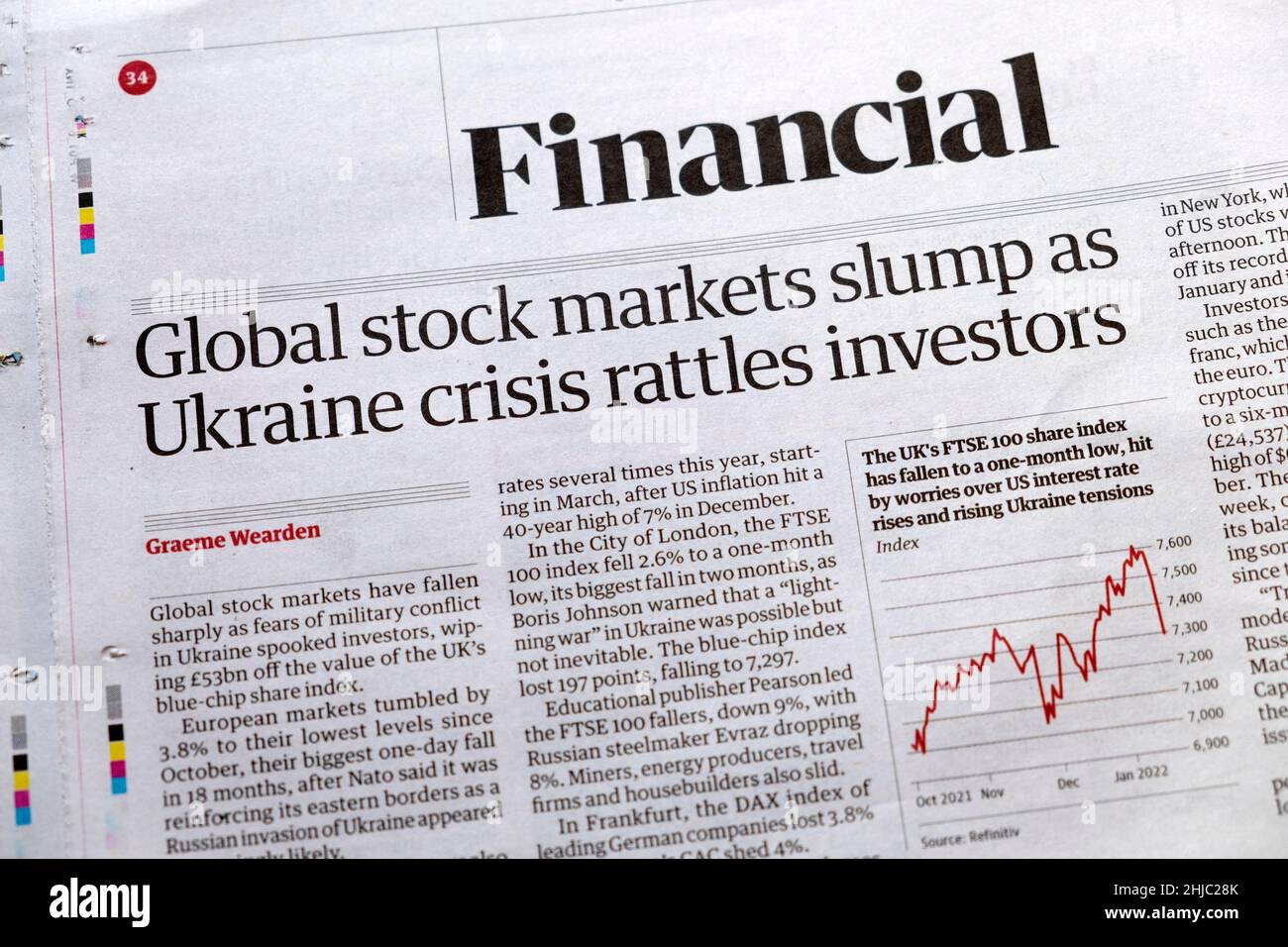« les marchés boursiers mondiaux s'effondreraient alors que la crise ukrainienne ébranle la page financière des investisseurs du journal Guardian Headline 24 janvier 2022 à Londres au Royaume-Uni Banque D'Images