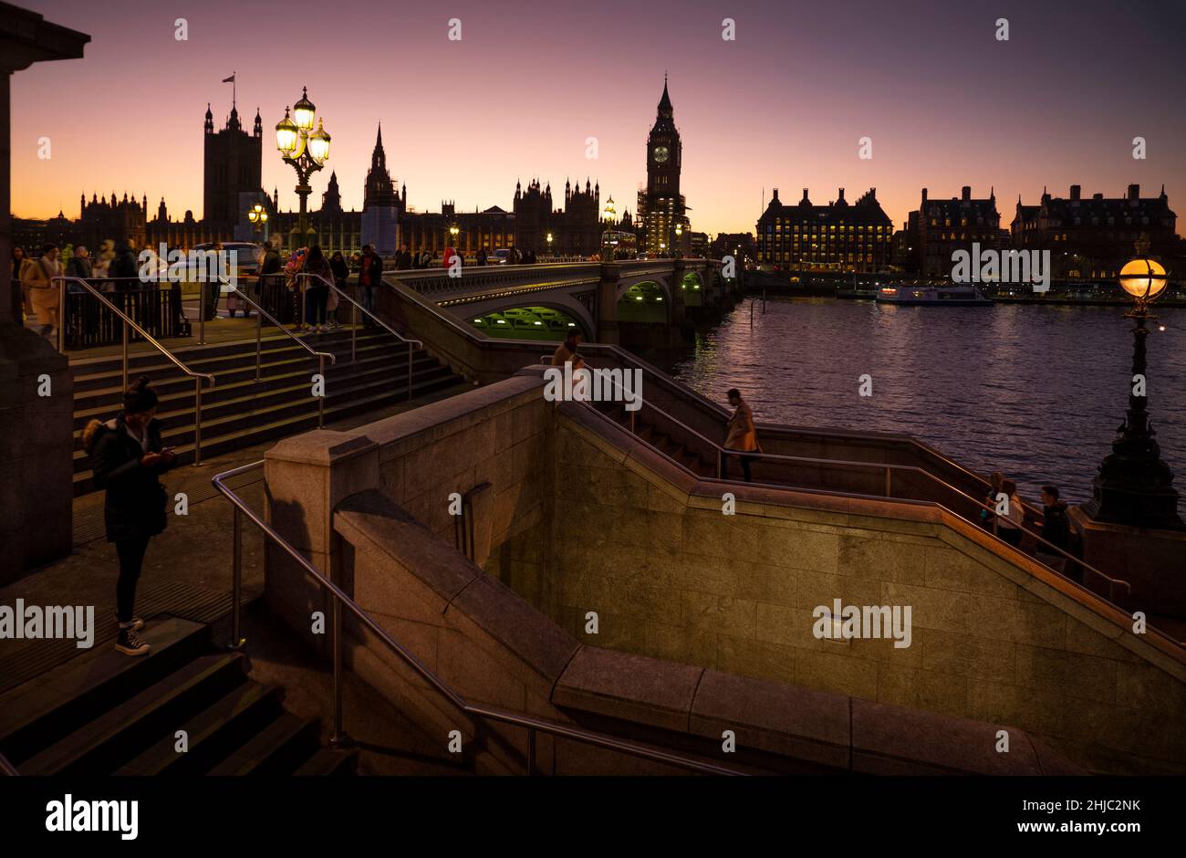 London UK Houses of Parliament Westmister Dusk 27 janvier 2022 Wikipedia: Big Ben est le surnom de la Grande cloche de l'horloge à frapper à la mort Banque D'Images