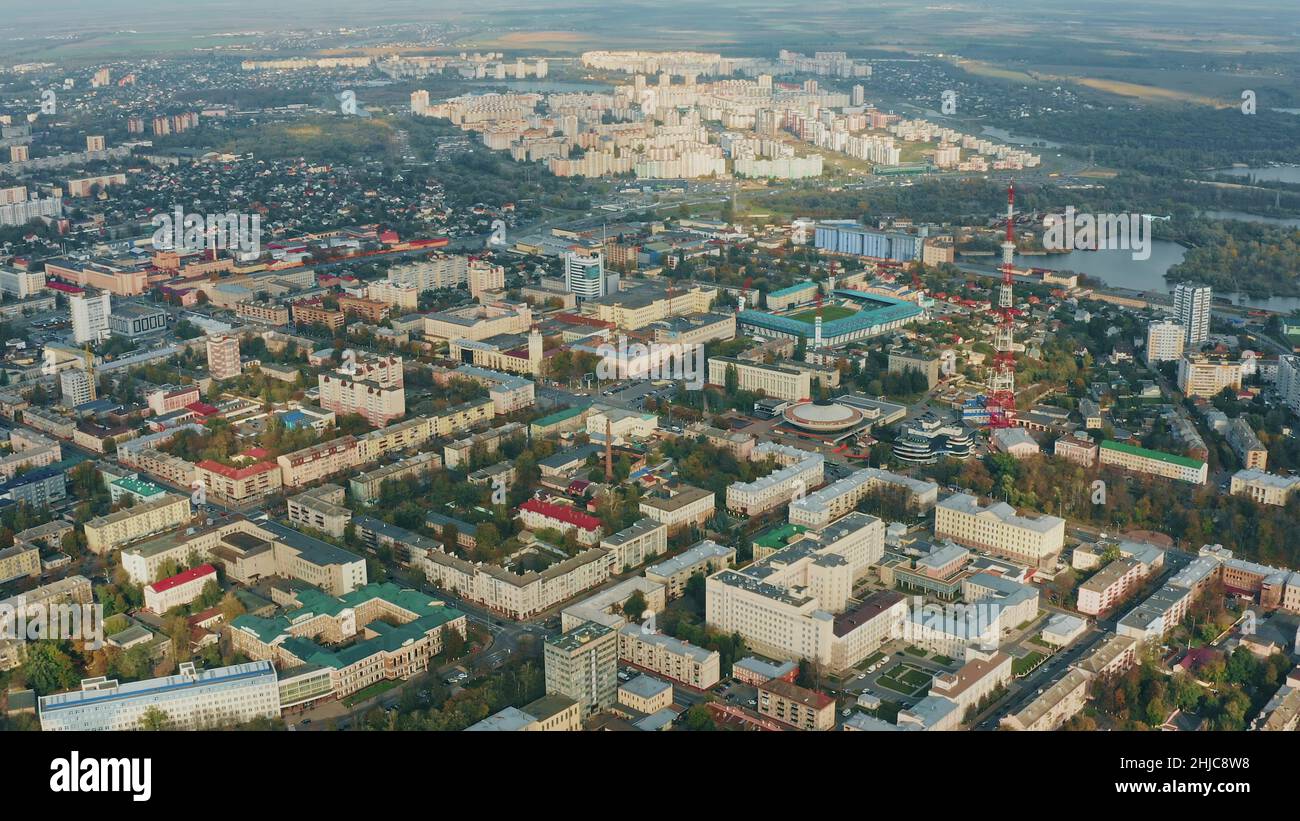 Gomel, .Vue aérienne de Bird's Eye View, vol au-dessus de Homel.Cirque, rue Sovetskaya, quartiers résidentiels, quartiers résidentiels.Circulation dans les rues Banque D'Images