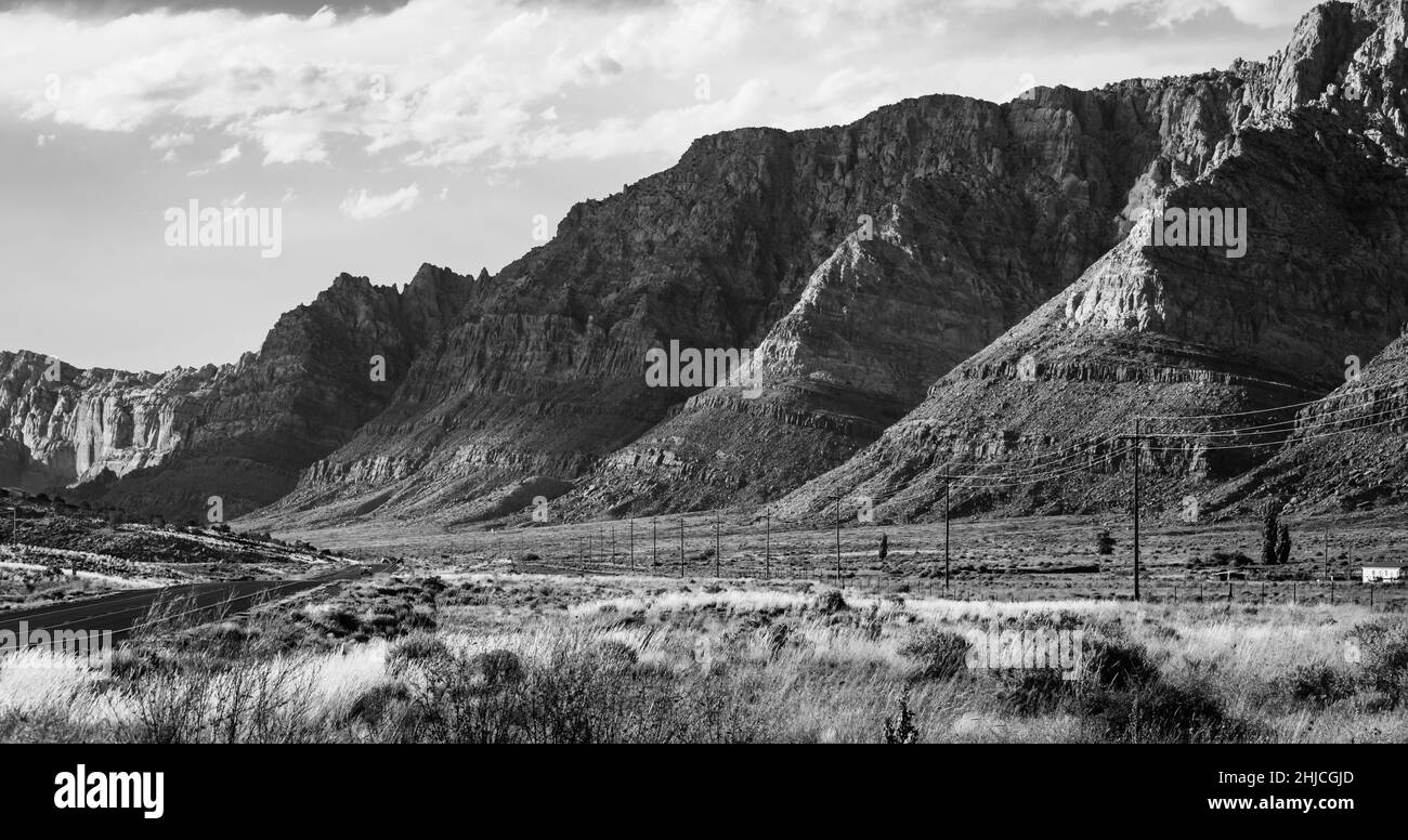 Photographie de paysage noir et blanc US 89 et Echo Cliffs, Navajo Land, Arizona. Banque D'Images