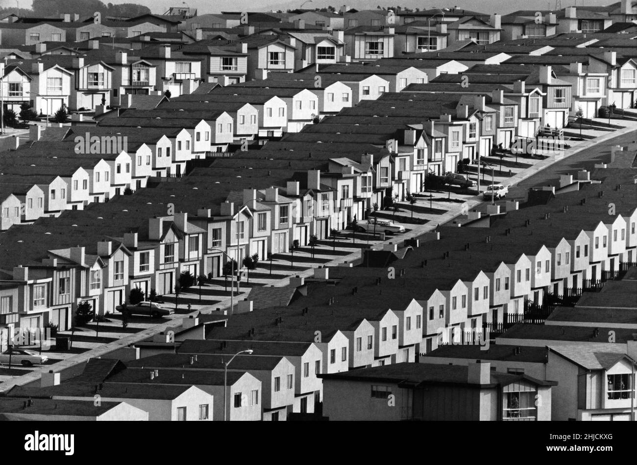 Développement de logements à Daly City, une banlieue de San Francisco, CA fondée en 1911 par John Daly un homme d'affaires de Boston.Photo vers 1980. Banque D'Images