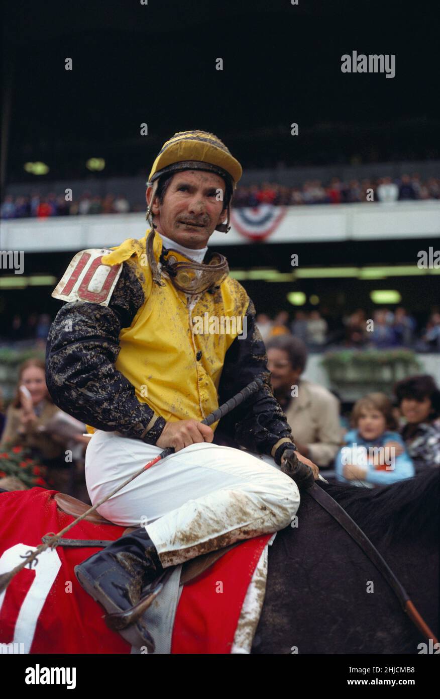 William Lee Shoemaker (1931-2003), jockey américain, connu sous le nom de « Bill », « Willie » et « The Shoe ».Il a remporté 11 courses Triple Crown au cours de sa carrière et a été intronisé au Musée national des courses et au Temple de la renommée en 1958. Banque D'Images