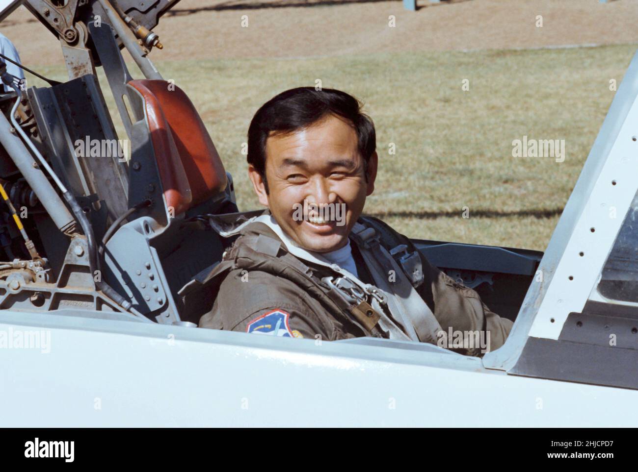 Ellison Onizuka (24 juin 1946 - 28 janvier 1986) a été la première américaine asiatique à voler dans l'espace, à bord de la navette spatiale Discovery en 1985.Il était à bord de la navette spatiale Challenger le 28 janvier 1986, lorsqu'elle a explosé 73 secondes après le lancement, emportant avec elle les sept membres d'équipage. Banque D'Images