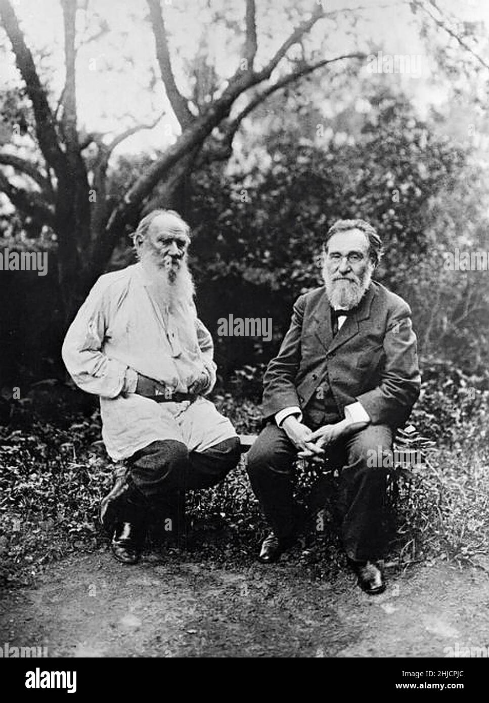 Leo Tolstoy (1828-1910), écrivain russe, et Ilya Ilyich Mechnikov aka √âlie Metchnikoff (1845-1916), immunologiste russe qui a remporté le Prix Nobel de physiologie ou médecine en 1908.Photo de 1909. Banque D'Images