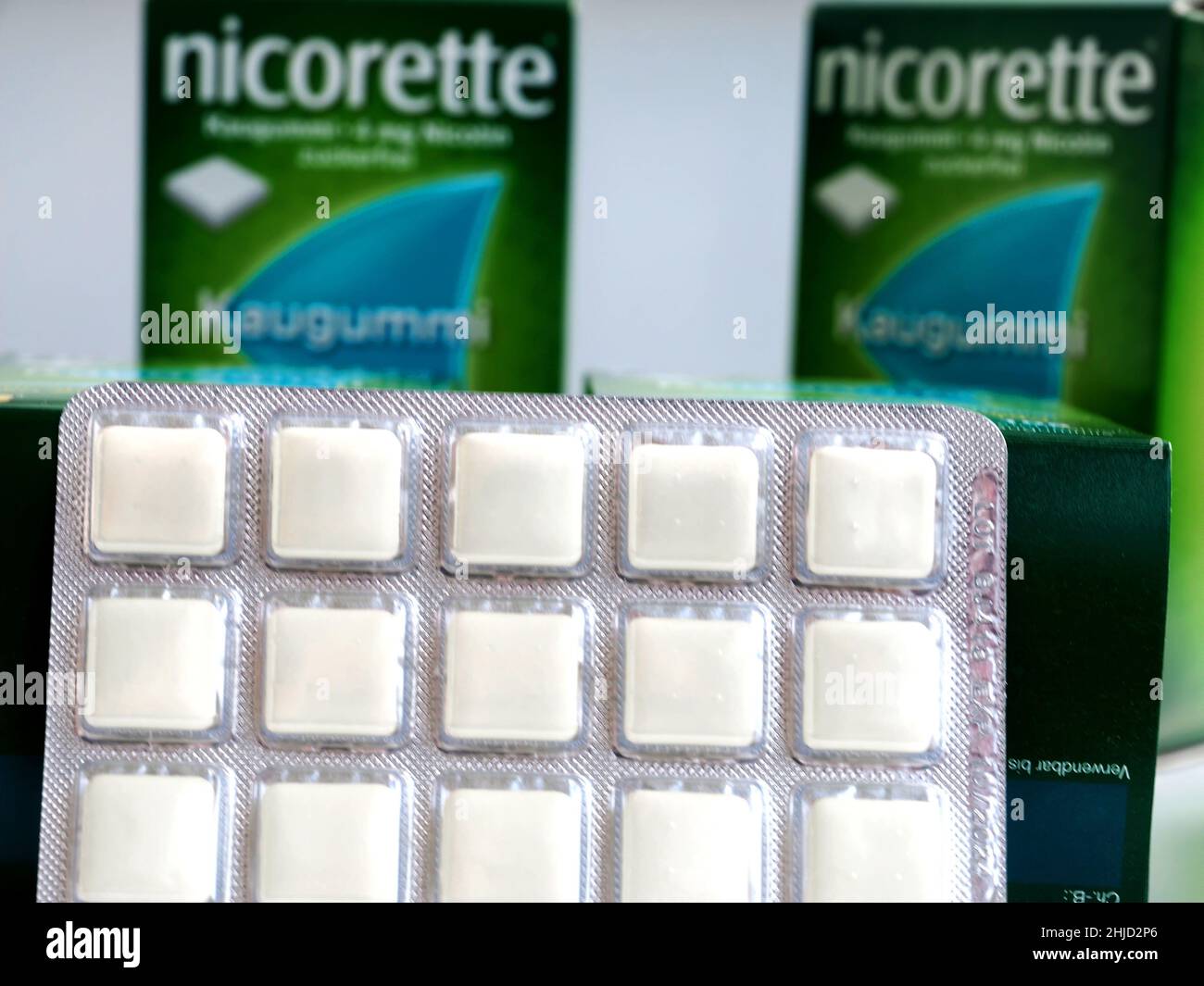 Nicorette mâcher des gommes à la nicotine comme substitut aux cigarettes Banque D'Images
