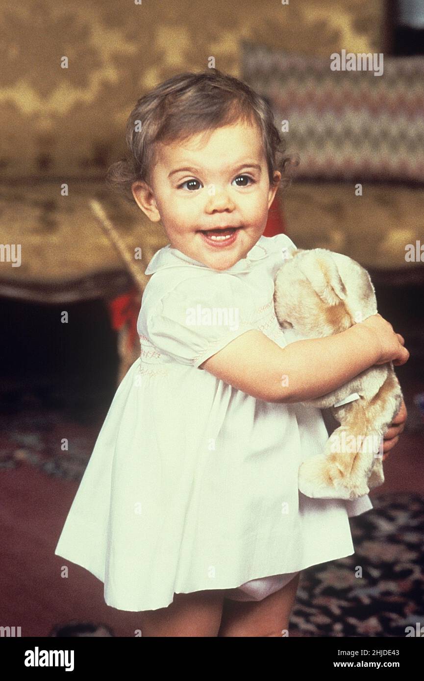 La famille royale suédoise en 1970s.CrownPrincess Victoria dans une séesion de photographie traditionnelle de noël qui se tient au château royal de Stockholm Suède 1978. Banque D'Images La famille royale suédoise en 1970s.CrownPrincess Victoria dans une séesion de photographie traditionnelle de noël qui se tient au château royal de Stockholm Suède 1978. Banque D'Images