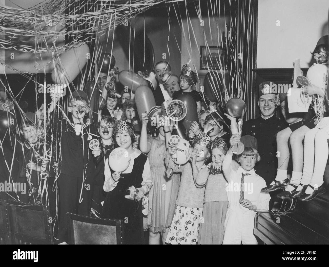 Noël en 1930s.Les enfants à une fête de noël en 1930s à l'ambassadeur turc en Suède. Banque D'Images