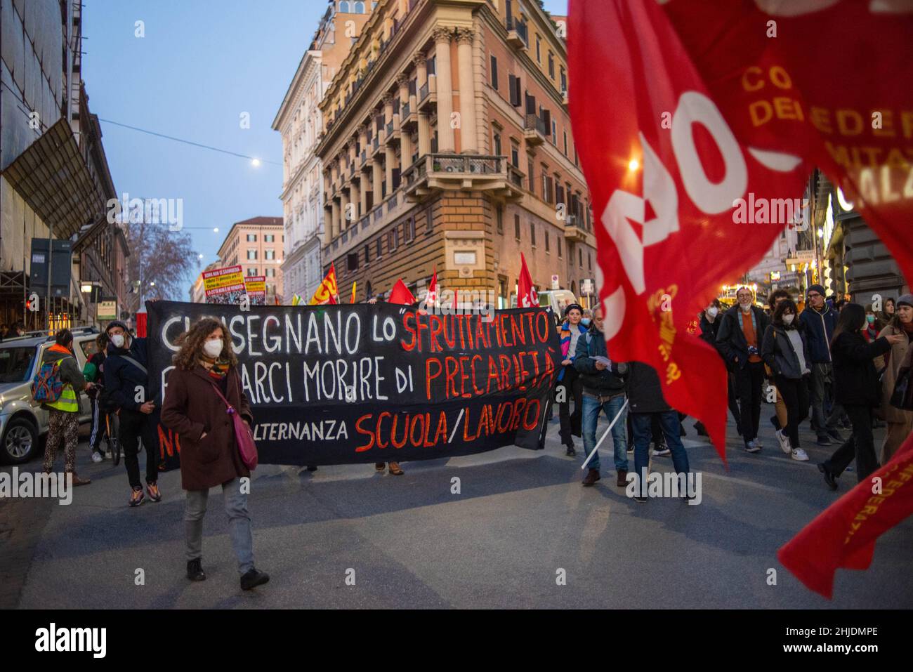 Rome, Italie 28/01/2022: marche des étudiants pour commémorer Lorenzo et contre l'alternance école-travail.© Andrea Sabbadini Banque D'Images