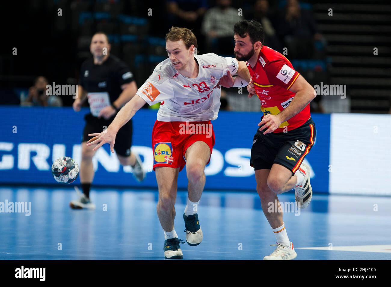 Budapest, Hongrie, 28th janvier 2022.Mathias Gidsel, du Danemark, participe au match semi final de l'EHF 2022 entre l'Espagne et le Danemark à Budapest, Hongrie.28 janvier 2022.Crédit : Nikola Krstic/Alay Banque D'Images