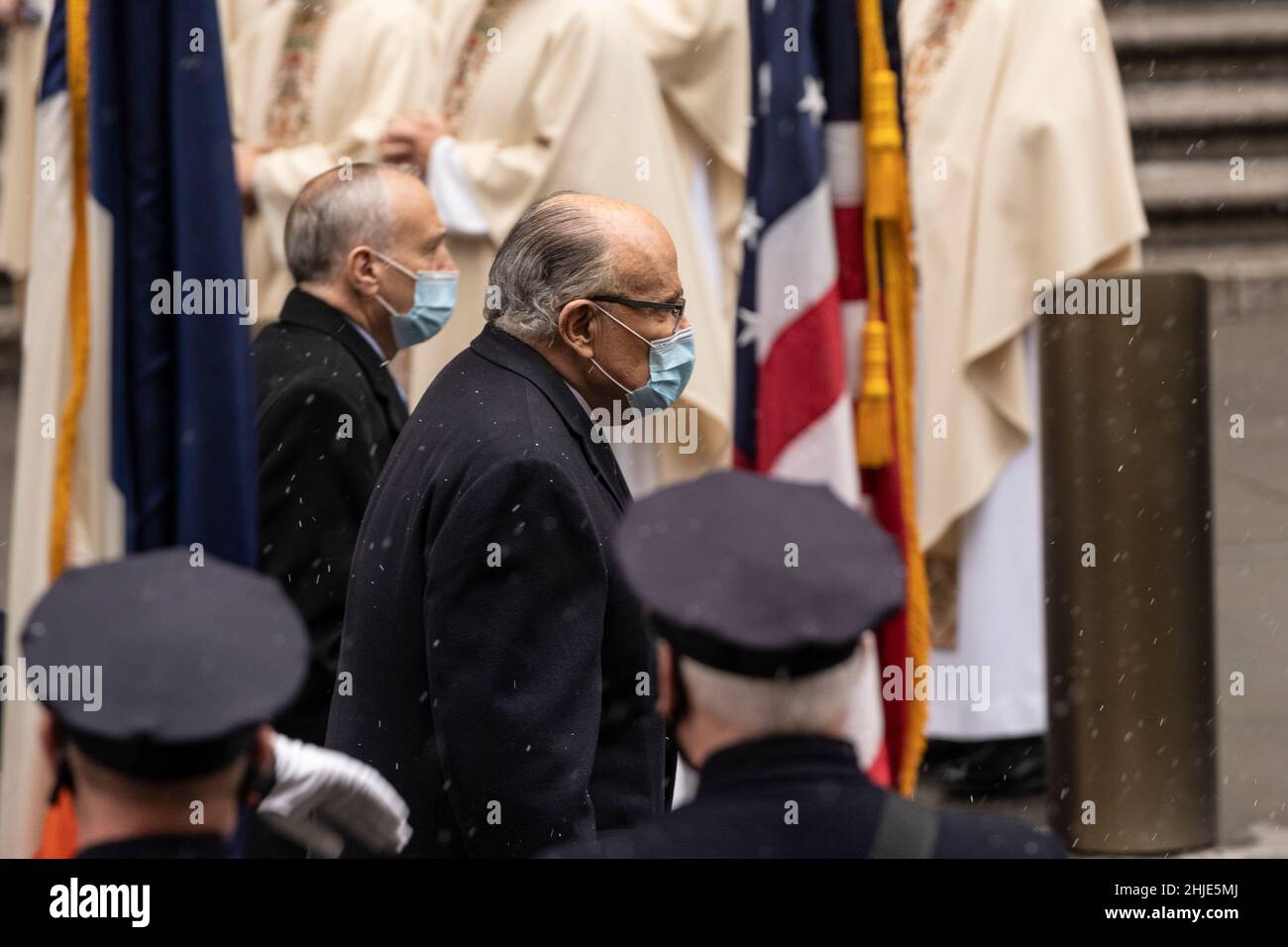 New York, NY - le 28 janvier 2022 : l'ancien maire Rudy Giuliani assiste à la cathédrale Saint-Patrick pour assister aux funérailles de Jason Rivera Banque D'Images