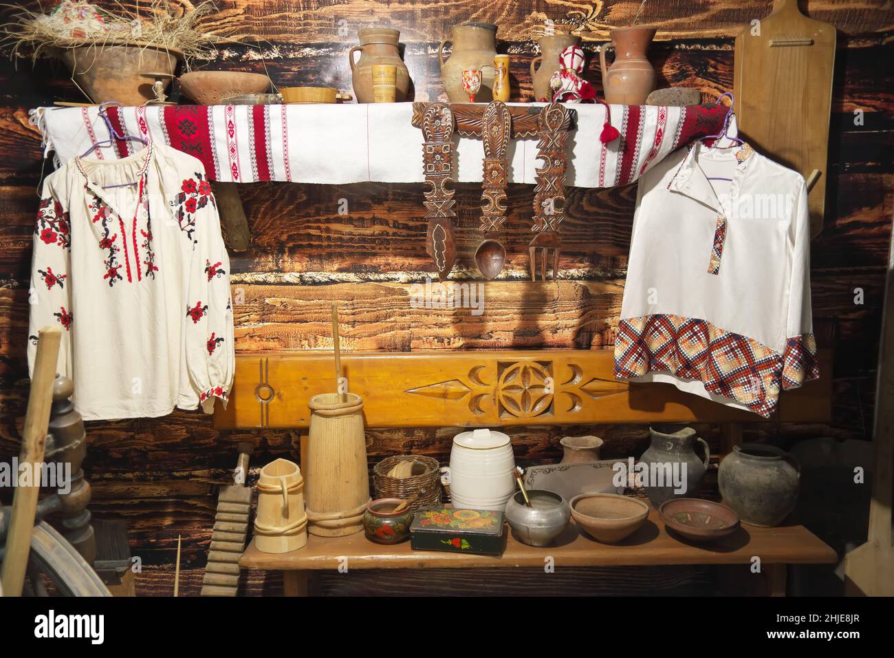 Culture traditionnelle ukrainienne.L'intérieur de la vieille maison et les choses. Banque D'Images
