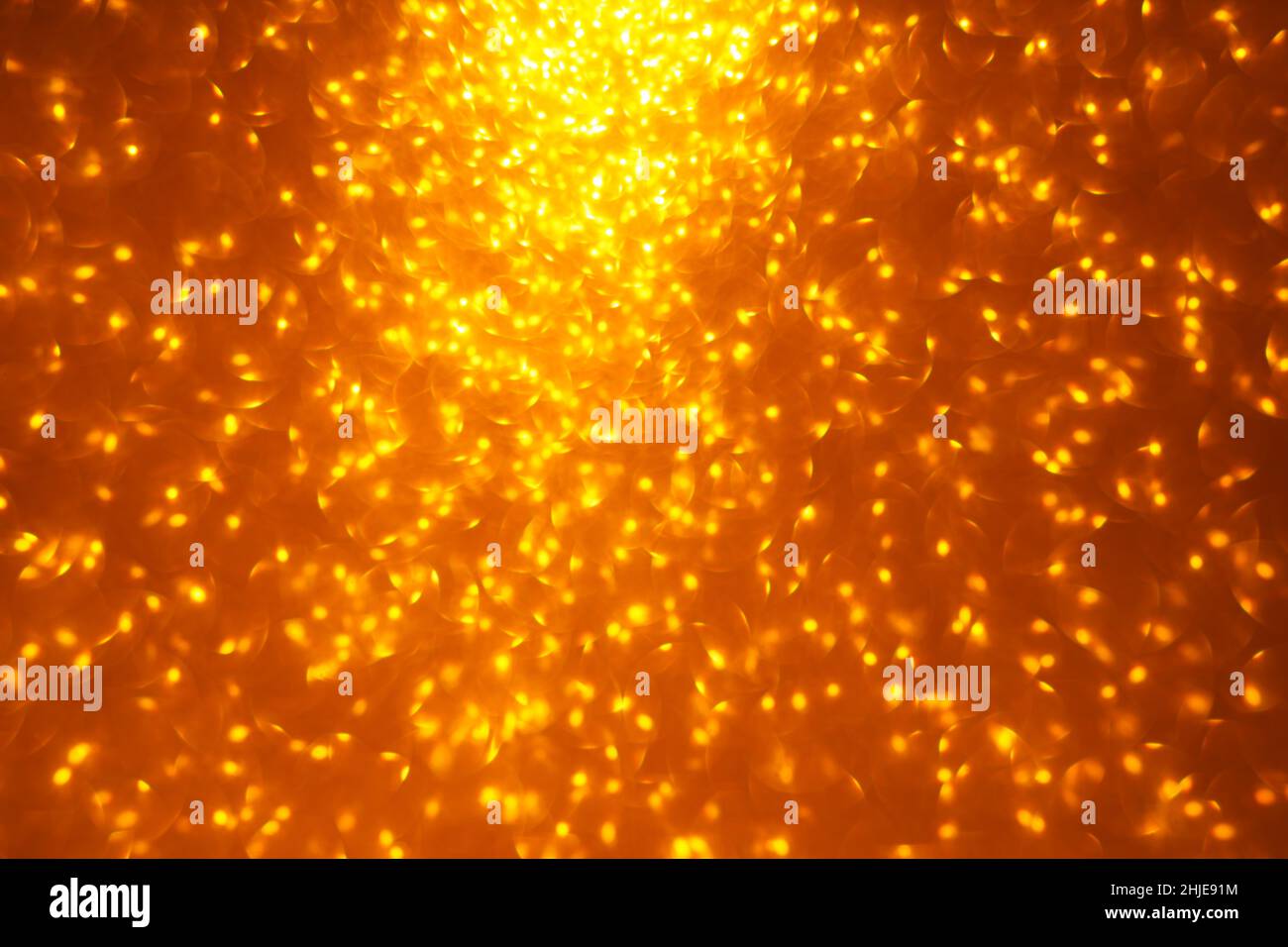 Paillettes dorées effet de flou. Arrière-plan flamboisant de vacances Banque D'Images
