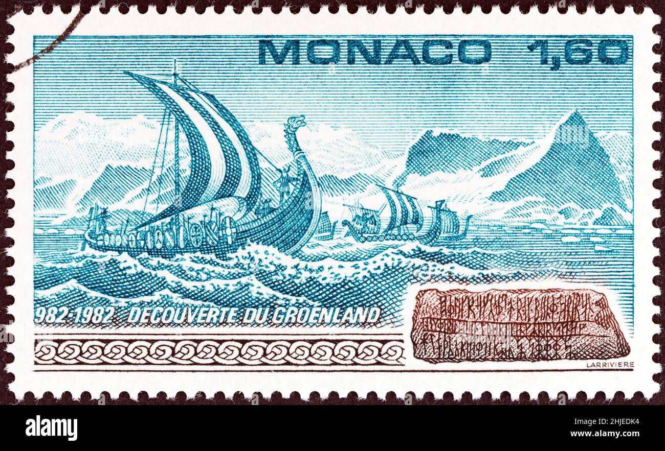 MONACO - VERS 1982: Timbre imprimé à Monaco émis pour le 1000th anniversaire de la découverte du Groenland par Erik le Rouge montre les navires et le Groenland. Banque D'Images