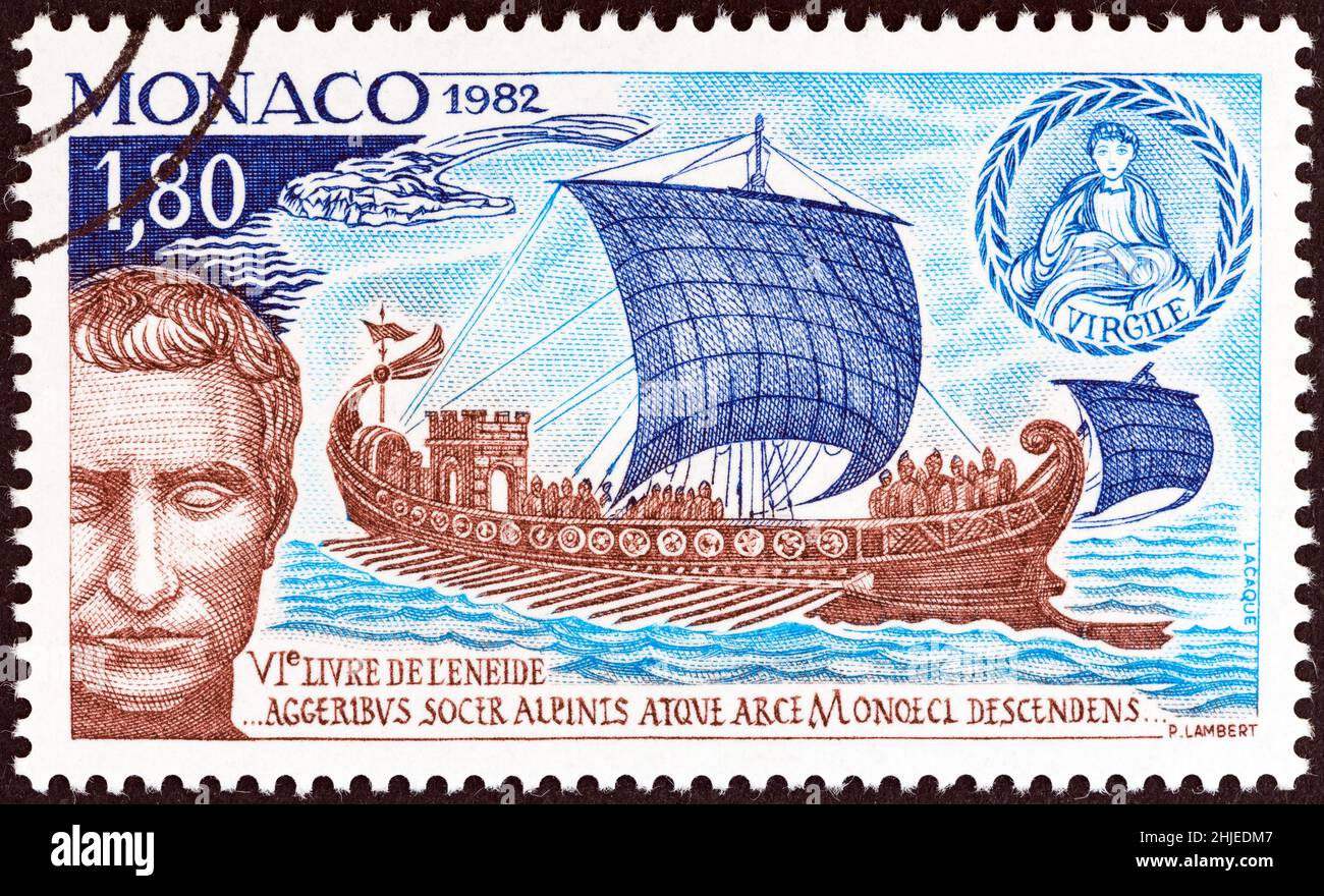 MONACO - VERS 1982 : un timbre imprimé à Monaco émis pour le 2000th anniversaire de la mort de Virgile montre Julius César dans le port de Monaco. Banque D'Images
