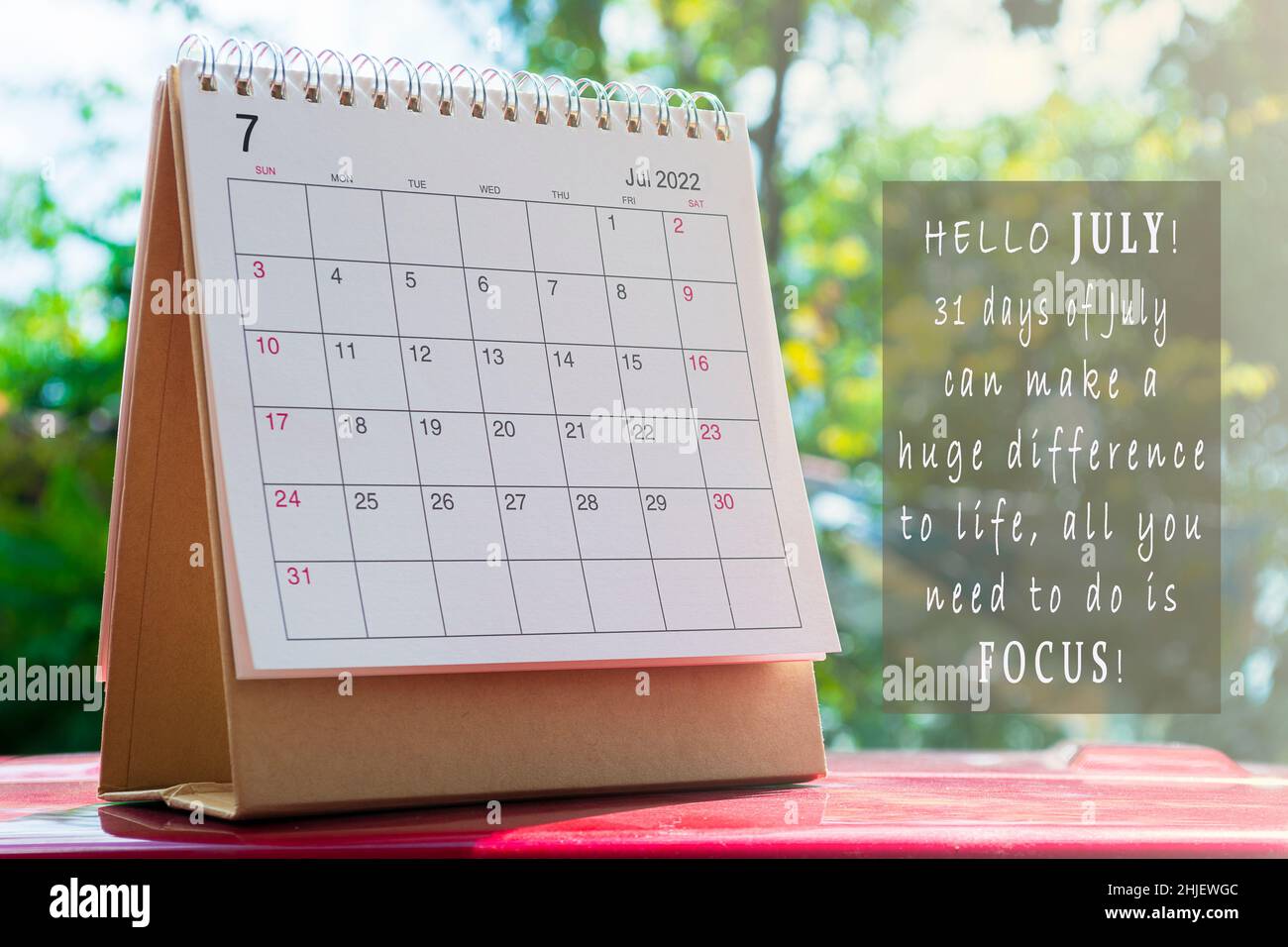 Calendrier Blanc Du 22 Juillet Sur Fond Vert Concept De La Nouvelle Annee Photo Stock Alamy