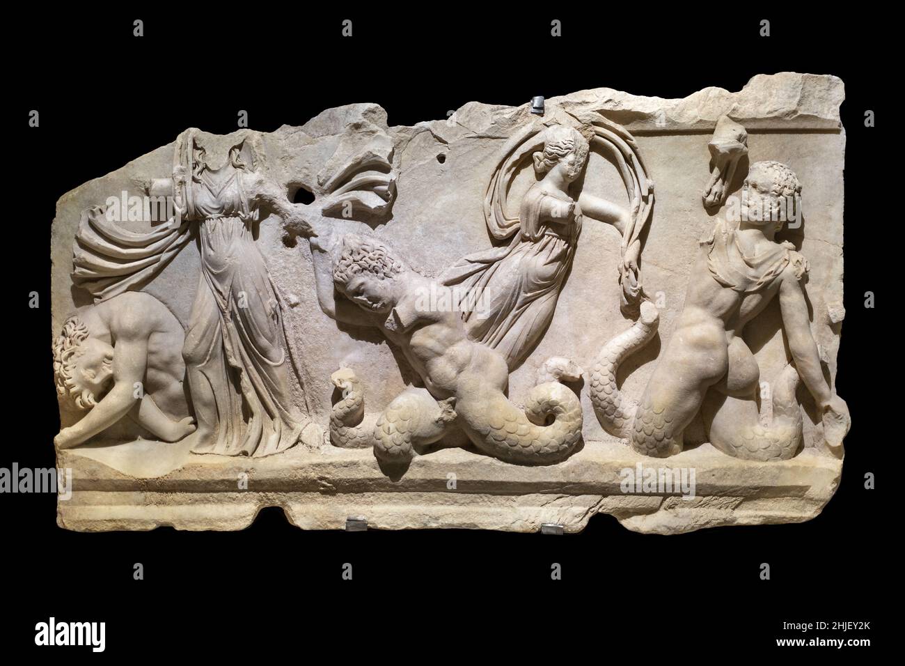 Ancien relief romain dépeignant la lutte d'Athéna et des Giants.2nd siècle après J.-C. d'Aphrodisias (Geyre, Aydın). Banque D'Images