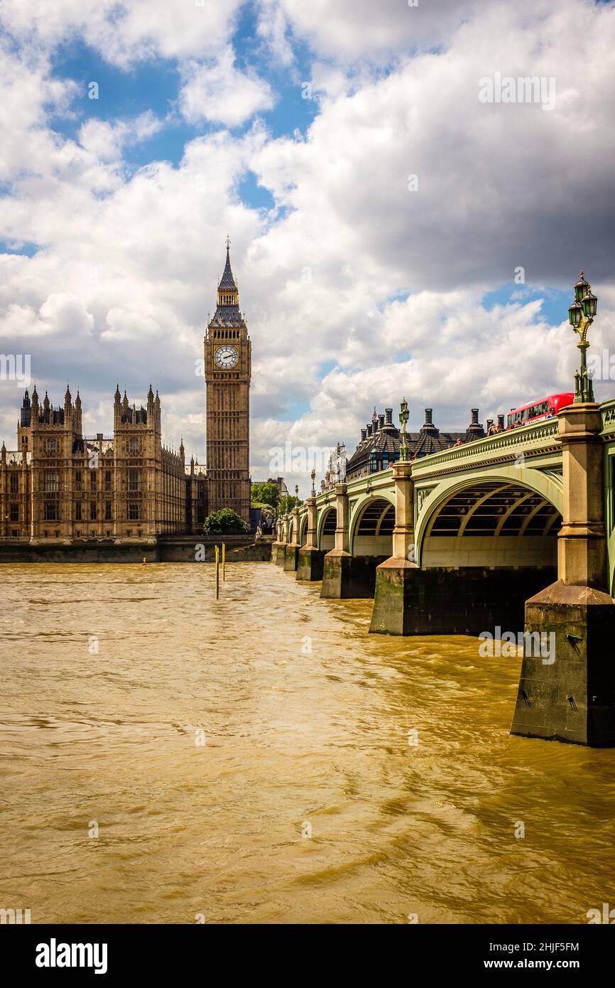 Chambres du Parlement et pont de Westminster Banque D'Images