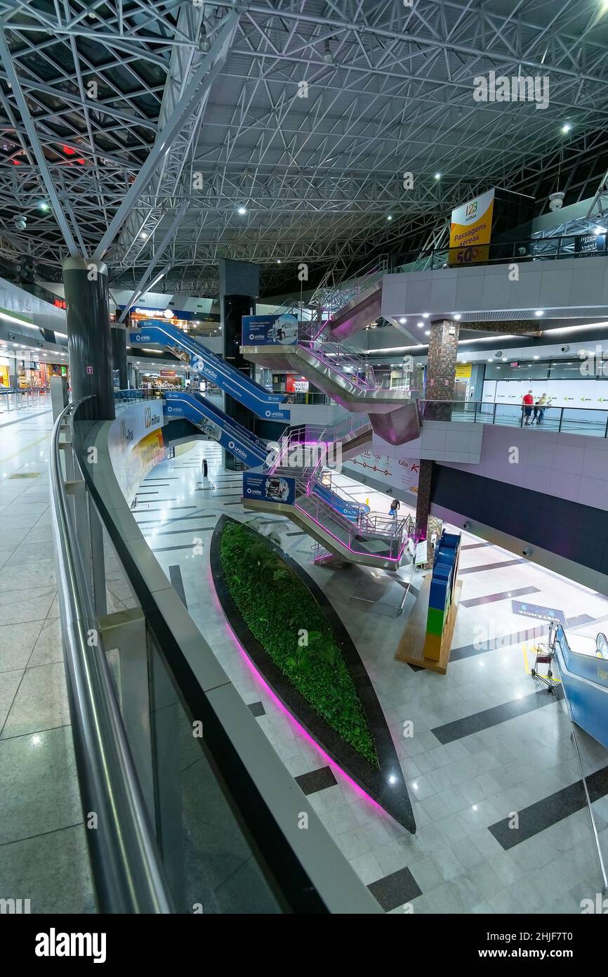 Recife, PE, Brésil - 13 octobre 2021 : vue panoramique sur les étages de l'aéroport international de Recife, REC, Guarararapes. Banque D'Images