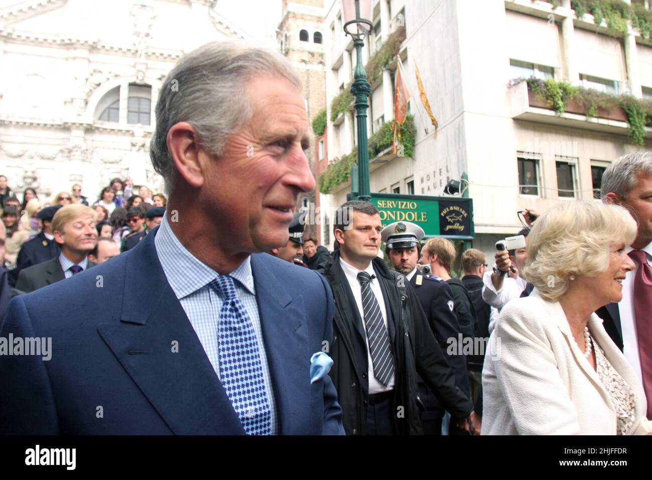 Camilla, duchesse de Cornouailles et Prince Charles, prince de Galles arrivent à Venise le 28 avril 2009 à Venise, Italie. Banque D'Images