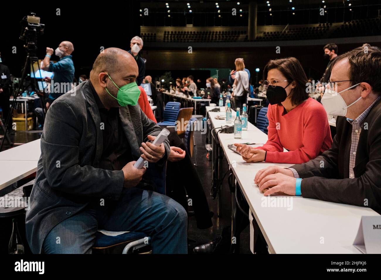 Omid Nouripour, membre du Parlement allemand, participe à la conférence du parti fédéral des Verts, Buendins 90/Die Gruenen, à Berlin.(Photo de Ralph Pache/PRESSCOV/Sipa USA) Banque D'Images