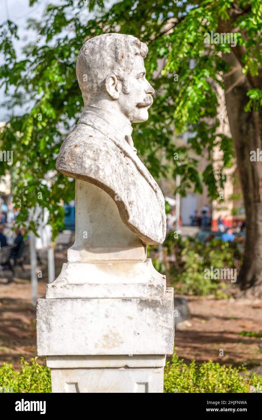 Buste en pierre ou sculpture de Leoncio Vidal dans le parc public du même nom.Cette région est un monument national cubain. Banque D'Images