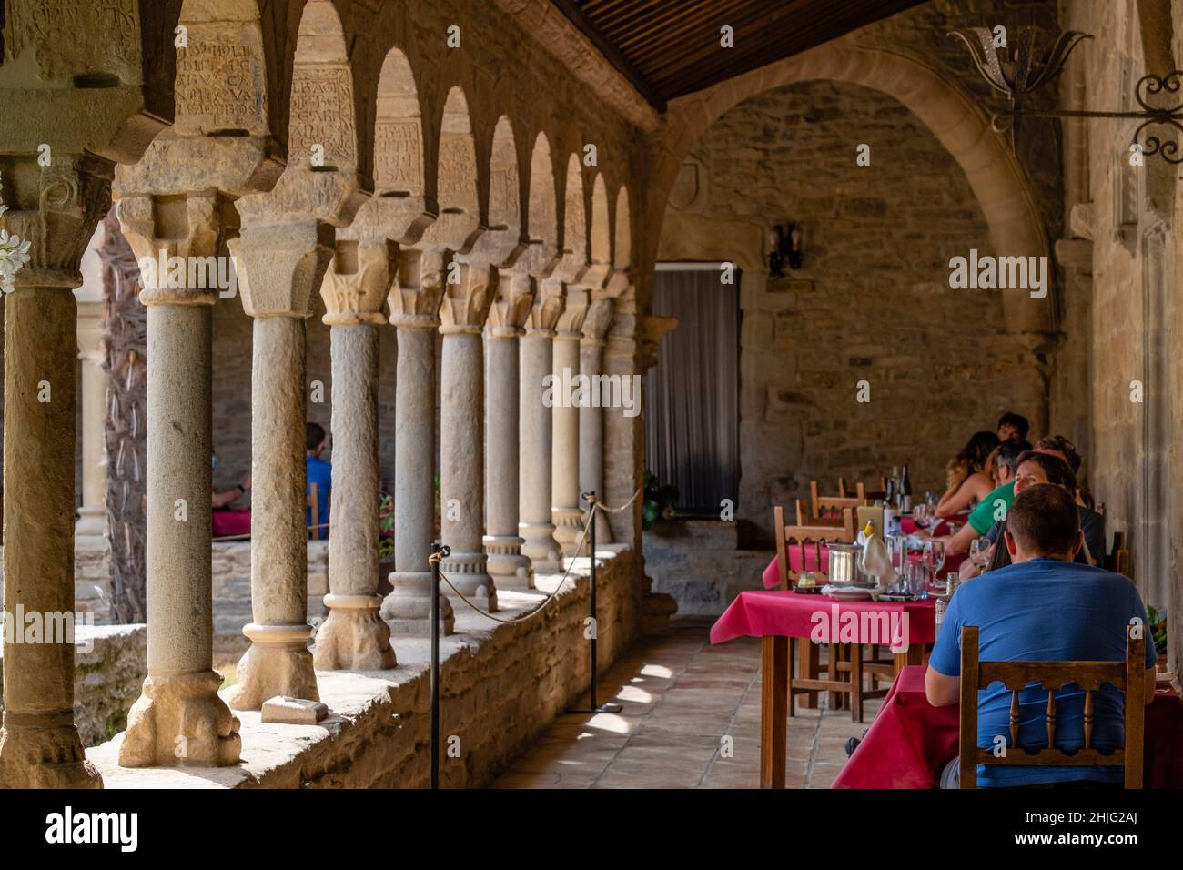 Cloître de l'ancienne cathédrale de San Vicente, Roda de Isábena, Vallée d'Isábena, Huesca, Espagne Banque D'Images