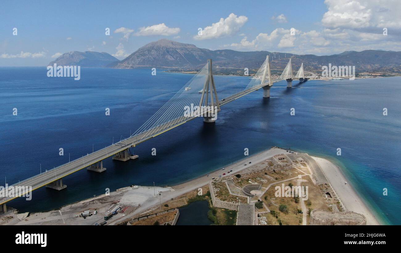 Rio - Pont Antirio,vue aérienne sur les drones,Rio,Achaia,Grèce Banque D'Images