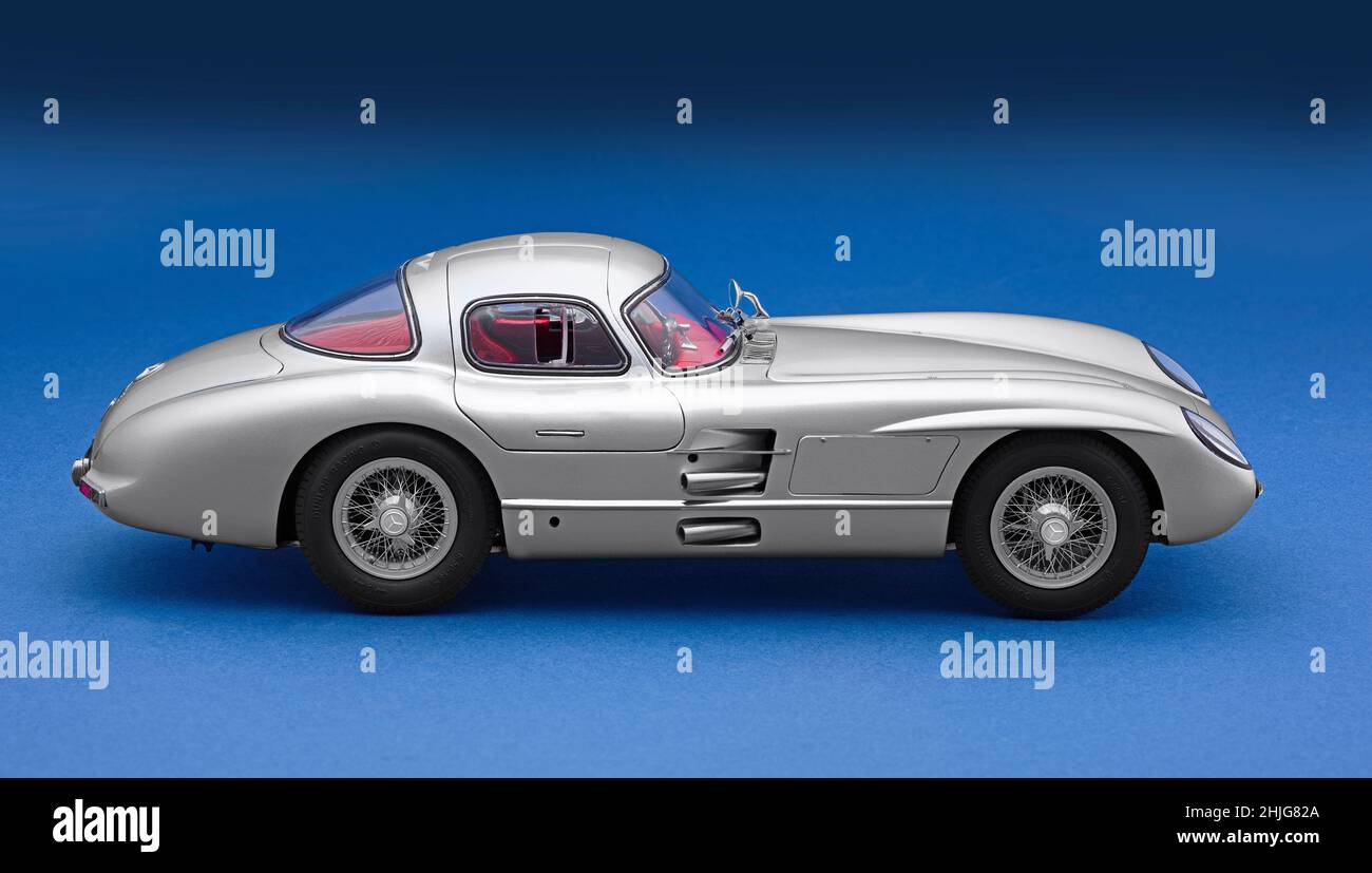 Maquette de voiture moulée par CMC de Mercedes Benz 300SL Hulenhaut Coupè (1955) Banque D'Images