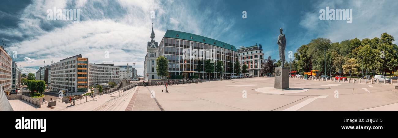 Oslo, Norvège.Statue du roi Haakon VII de Norvège à Oslo, Norvège.Panorama, vue panoramique de la place de juin 7 Banque D'Images
