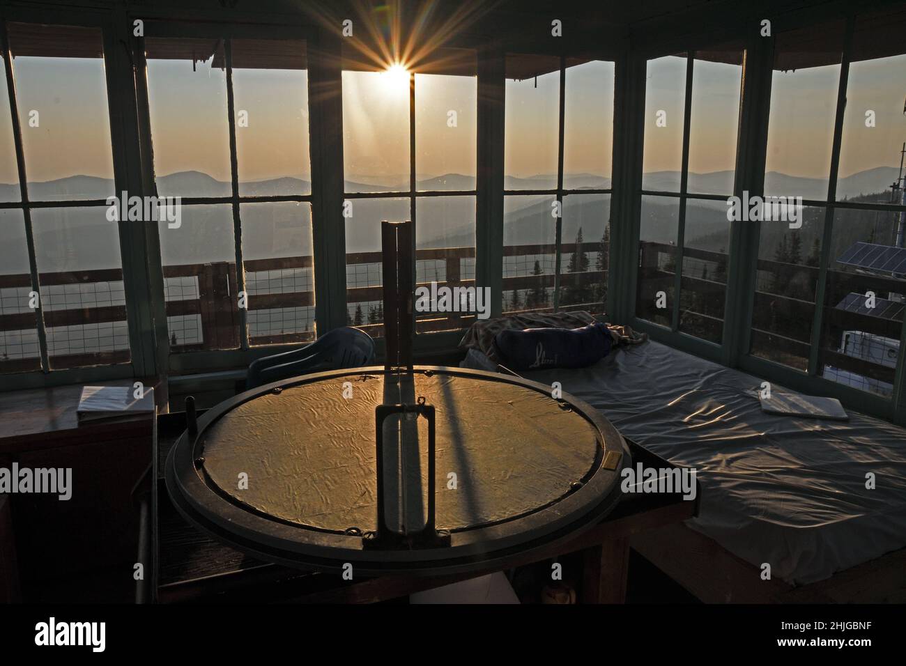 Baldy Buckhorn Lookout Tower avec un détecteur de feu Osborne pendant la saison des incendies en été. Forêt nationale de Kootenai, Montana (photo de Randy Beacham) Banque D'Images