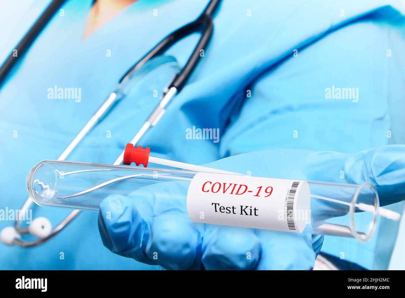 Santé , médical a un test PCR coronavirus COVID-19, processus de collecte des échantillons nasaux NP et OP oral, procédure de diagnostic d'ADN viral RT-PCR Banque D'Images