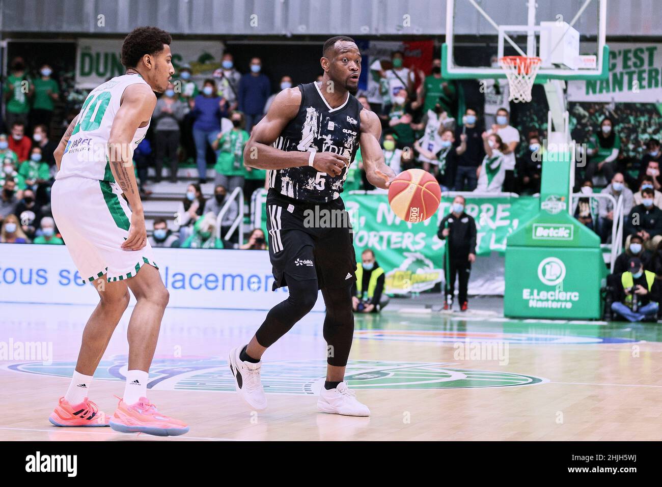 Charles KAHUDI (5) de LDLC ASVEL lors du championnat français, BetClic ELITE basketball match entre Nanterre 92 et LDLC ASVEL le 29 janvier 2022 au Palais des Sports Maurice Thorez à Nanterre, France - photo Ann-Dee Lamour / CDP MEDIA / DPPI Banque D'Images