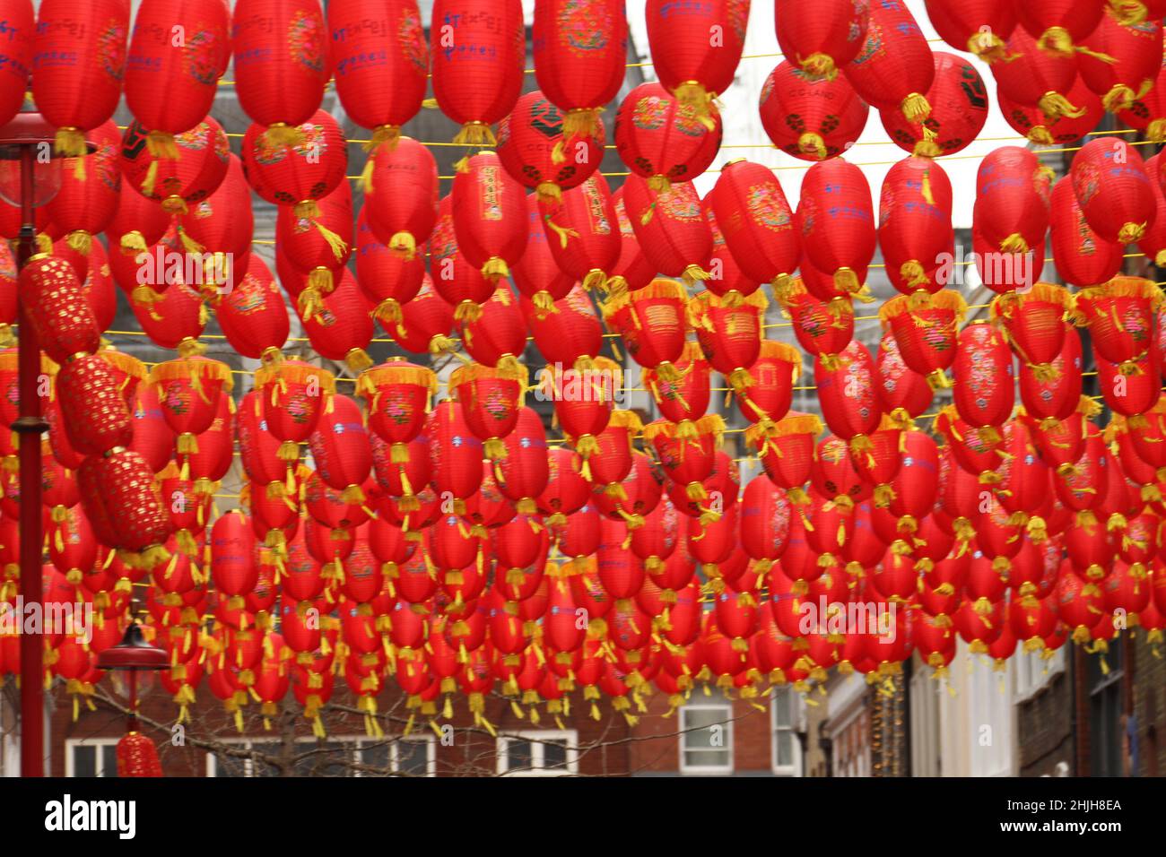 Londres, Royaume-Uni.29th janvier 2022.Chinatown dans le centre de Londres est décoré avec des lanternes en préparation de la nouvelle année.les rues de Chinatown ont été décorées avec des lanternes en préparation de la nouvelle année chinoise.Le début de l'année du tigre sera célébré le 1st février.(Photo de David Mbiyu/SOPA Images/Sipa USA) Credit: SIPA USA/Alay Live News Banque D'Images