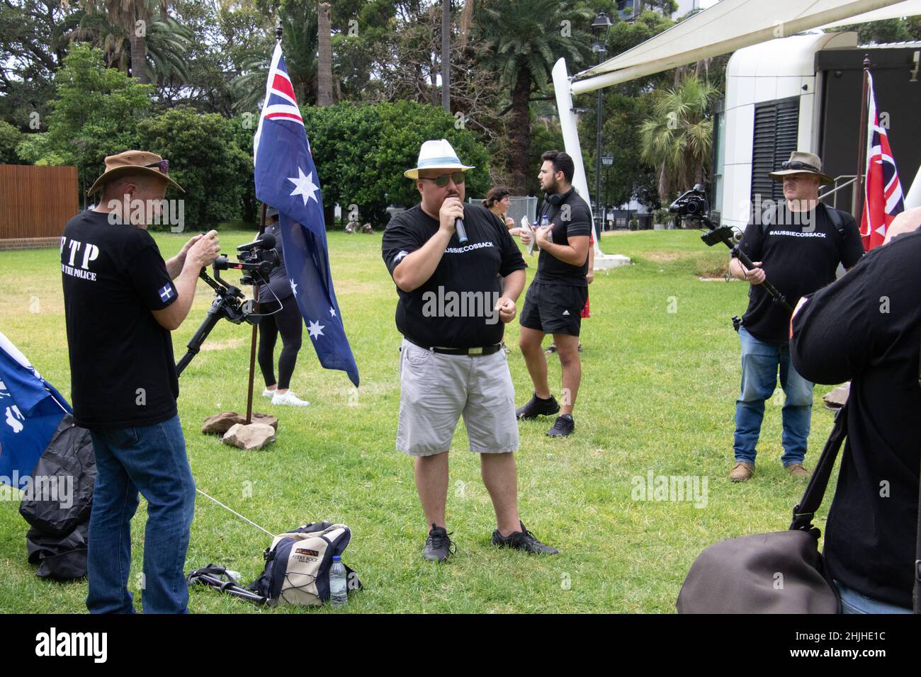 Sydney, Australie.30th janvier 2022.Le combattant de la liberté Simeon Boikov, connu sous le nom de cosaque australien, lance sa campagne pour le siège fédéral de Reid avec un événement à Burwood Park.Photo : Simeon Boikov, connu sous le nom de Aussie Cosaque, parle à l'événement.Credit: Richard Milnes/Alamy Live News Banque D'Images