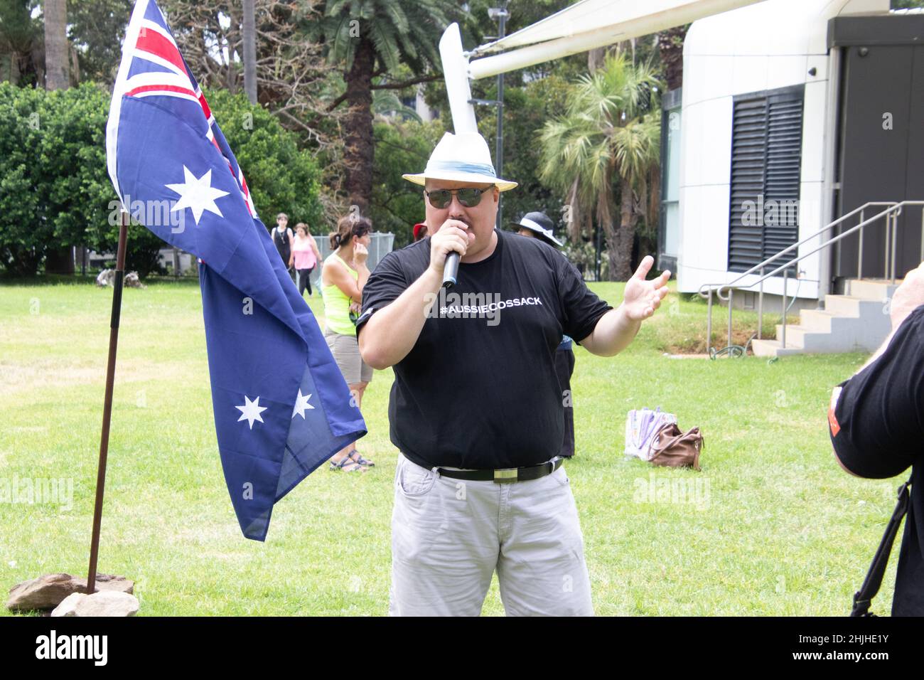 Sydney, Australie.30th janvier 2022.Le combattant de la liberté Simeon Boikov, connu sous le nom de cosaque australien, lance sa campagne pour le siège fédéral de Reid avec un événement à Burwood Park.Photo : Simeon Boikov, connu sous le nom de Aussie Cosaque, parle à l'événement.Credit: Richard Milnes/Alamy Live News Banque D'Images