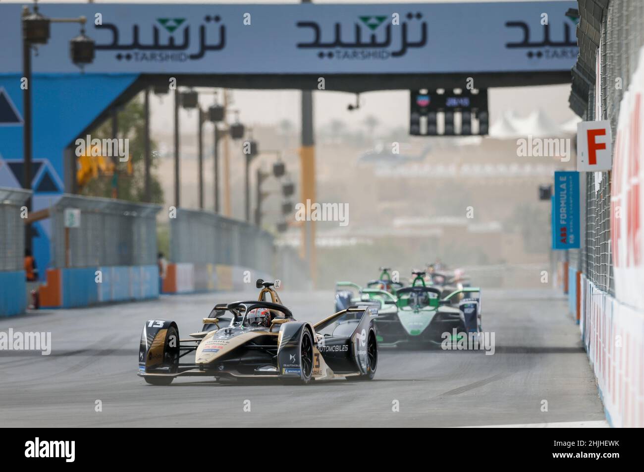 (220130) -- RIYAD, le 30 janvier 2022 (Xinhua) -- Antonio Felix da Costa de DS Techeetah participe à la deuxième manche du Championnat du monde de Formule-E d'ABB DIRIYAH E-Prix, Riyad, Arabie Saoudite, le 29 janvier 2022.(Ministère saoudien des médias via Xinhua) Banque D'Images