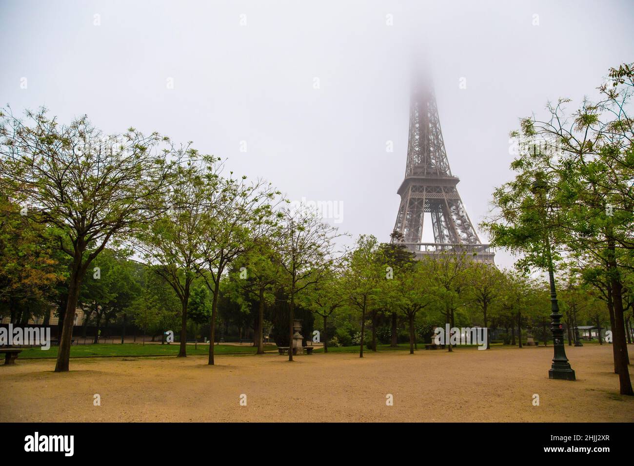 Vue mystérieuse de la Tour Eiffel Banque D'Images