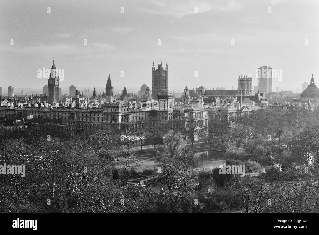 Horizon de Whitehall, pris du Monument du Duc de York, Londres, Angleterre.Vers 1980s Banque D'Images