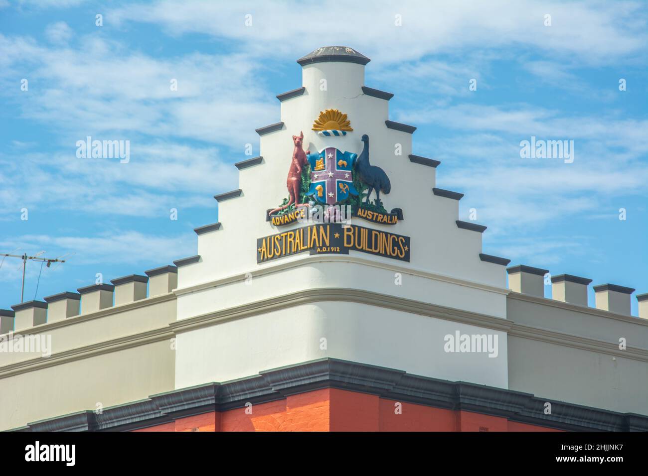 Bâtiment historique avec les armoiries colorées de l'Australie avec kangourou rouge et émeu et Rising Sun à Albury, Nouvelle-Galles du Sud, Australie Banque D'Images