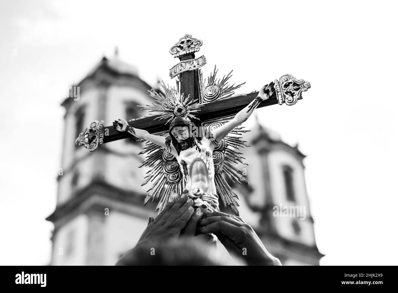 Salvador, Bahia, Brésil - 28 décembre 2018 : les fidèles célèbrent le dernier vendredi de l'année à l'église Senhor do Bonfim. Banque D'Images