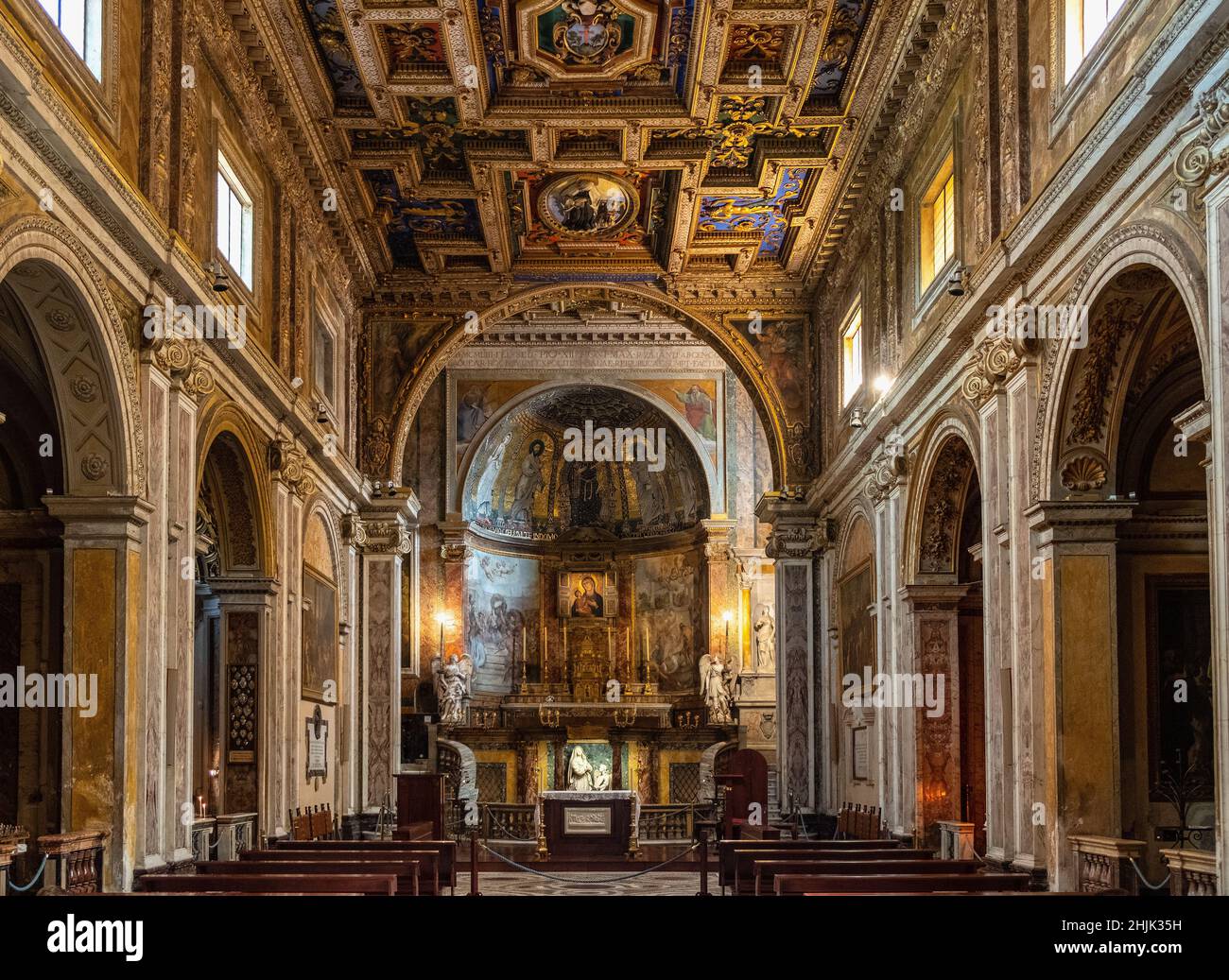 Rome, Italie - 25 mai 2018 : Santa Francesca Romana connue sous le nom d'église Santa Maria Nova du monastère d'Olivetans au Forum romain Romanum et Mont Palatin Banque D'Images