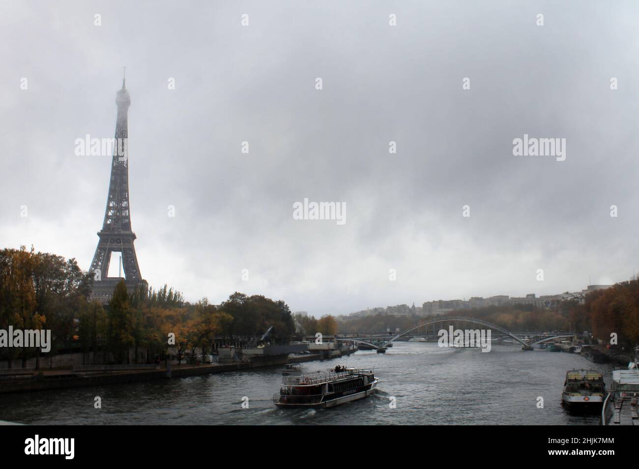 Une journée nuageuse à Paris Banque D'Images