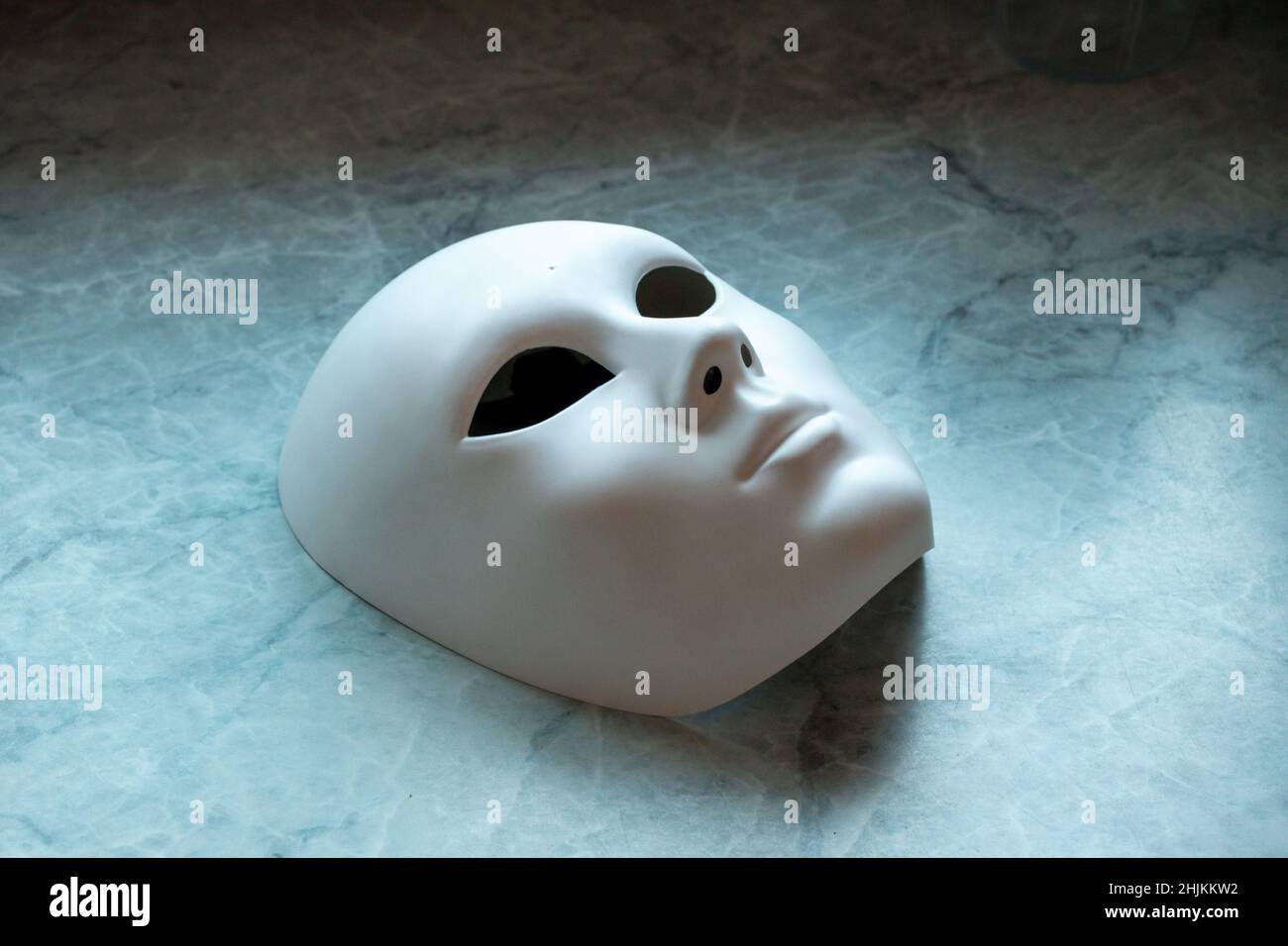 Masque vénitien, masque blanc original à peindre, masque de Venise Photo  Stock - Alamy