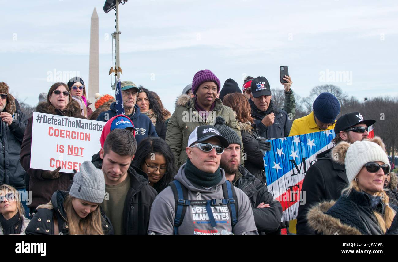 Battez les mandats en mars au Lincoln Memorial Reflecting pool.manifestants protestant contre le masque et les mandats de vaccination Covid-19.Washington, DC, janvier 23,2022 Banque D'Images
