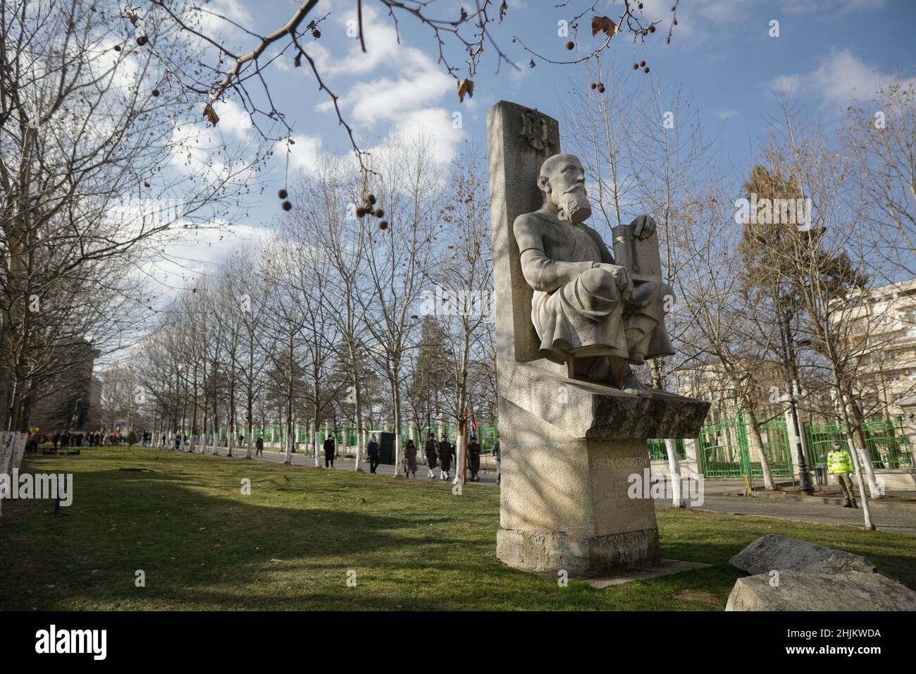 Bucarest, Roumanie - 24 janvier 2022 : statue de Serban Cantacuzino près du palais patriarcal de Bucarest. Banque D'Images