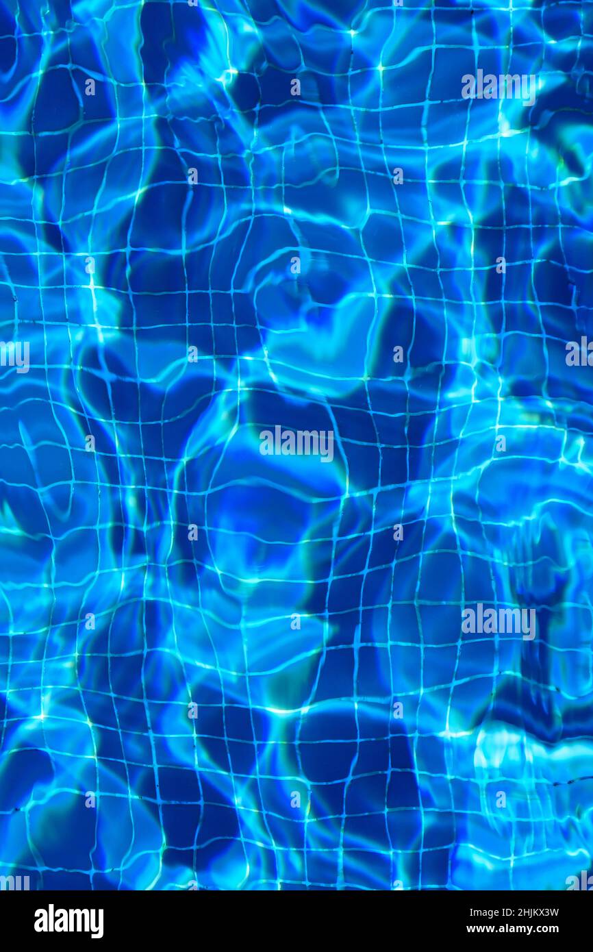 Texture de l'eau dans la piscine et réflexions Banque D'Images